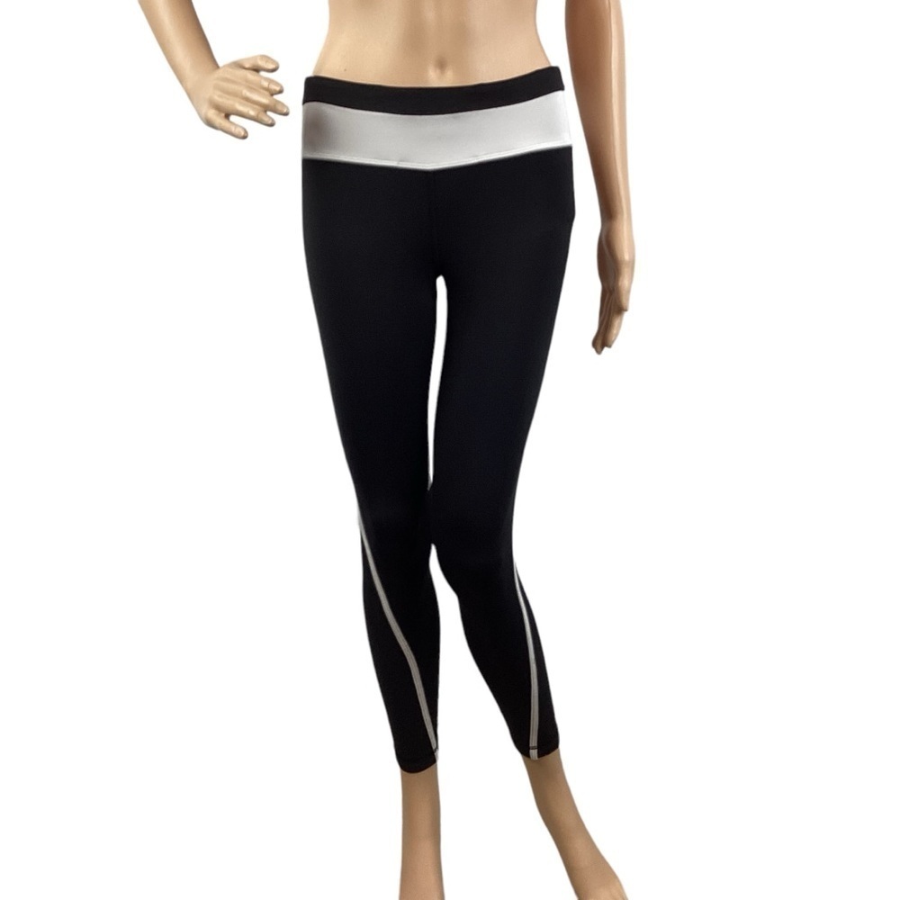 Lululemon Run: Pace Tight Size 4 Black / White